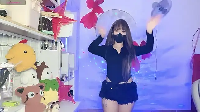 Tieu-May Adlı Modelin Canlı XXX Sohbeti