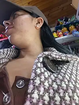 Luianna Adlı Modelin Canlı XXX Sohbeti