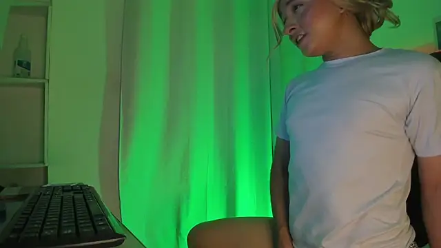 XXX chat uživo modela BellaRoge