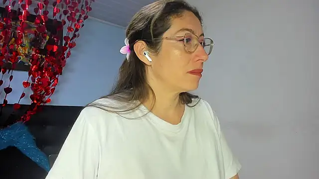 kaylaMinov_: διαδικτυακό σόου στην κάμερα