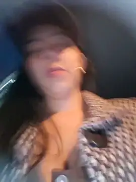 Luianna: διαδικτυακό σόου στην κάμερα