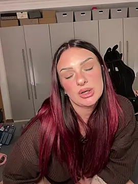 Chat +18 de OliviaaFischer ao vivo