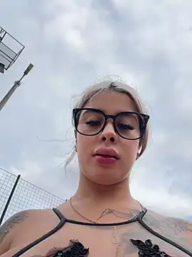 Chat +18 de YouCandiSumisa ao vivo
