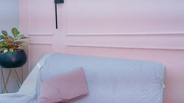 DanielleDNicola Adlı Modelin Canlı XXX Sohbeti