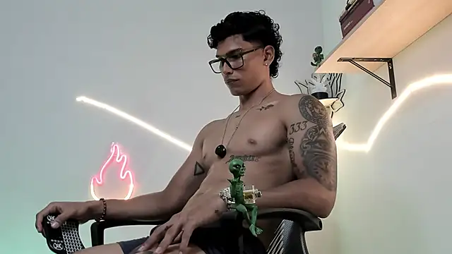 srghost333 Chat XXX live