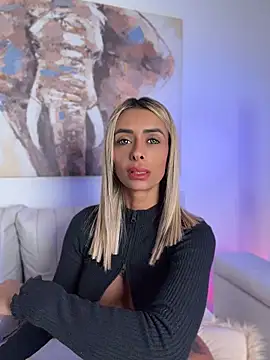 ParisRoux's Live XXX Chat