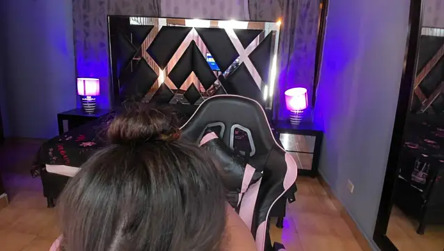 แชท XXX สดของ Linda4Petite