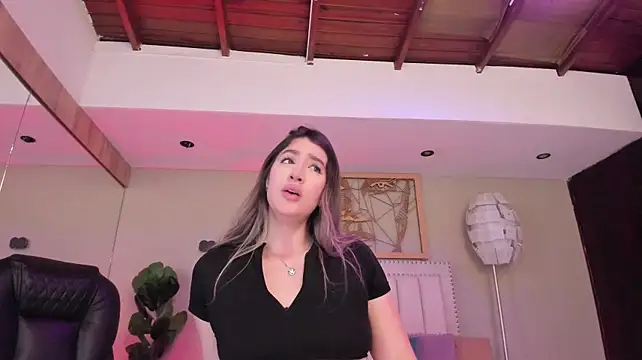 _sofia_cruz Adlı Modelin Canlı XXX Sohbeti