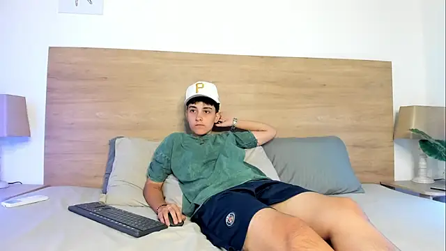 Chat XXX ao vivo de SkylarFox_
