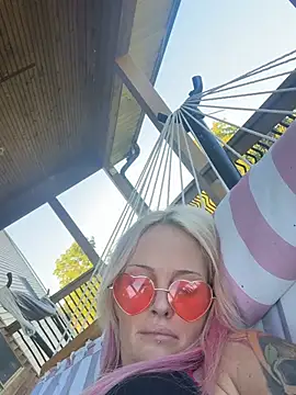 tattoobarbiexox's Live XXX Chat