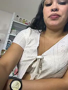 FOX_LATINA's Live XXX Chat