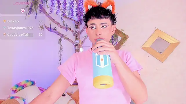 HungLatinoFemboyn Webbikameraesitys