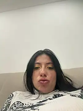 LouisKalima Adlı Modelin Canlı XXX Sohbeti