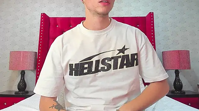 Chatroom XXX en direct de NickWild
