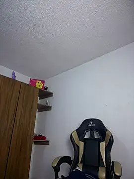 Chat +18 de Nikol_Rang__ ao vivo