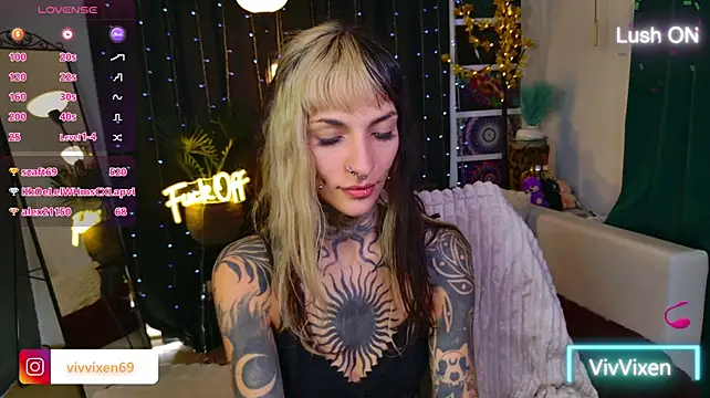 Chatroom XXX en direct de VivVixen