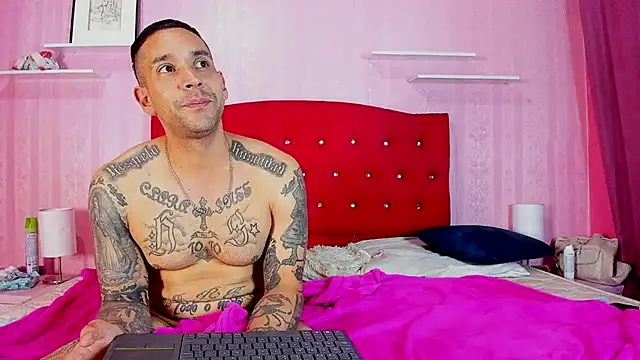 Violet_and_Ulises' Live XXX Chat