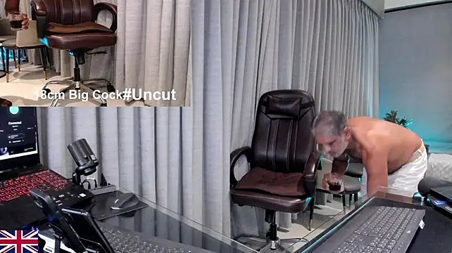 OnlineBossUK XXX чат на живо