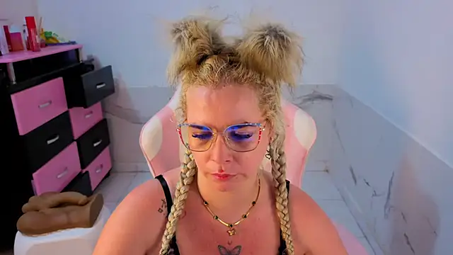 HannaBrave লাইভ XXX চ্যাট
