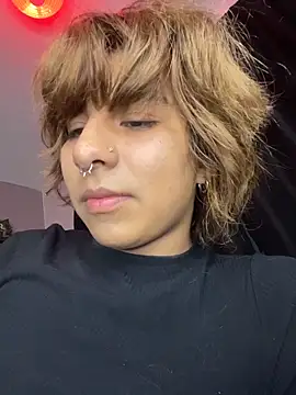 Aronn_44 即時 XXX 聊天