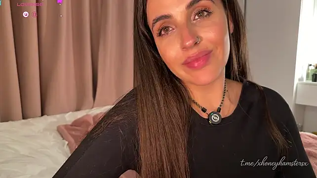 צ'אט XXX בשידור חי של xHONEYHAMSTERSx