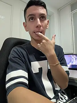 Liam_Fiire Adlı Modelin Canlı XXX Sohbeti