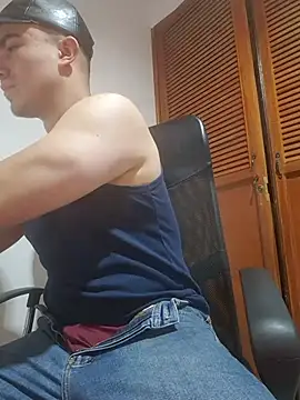 TouchDaddy4 Adlı Modelin Canlı XXX Sohbeti