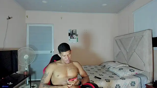 Toptony22 Adlı Modelin Canlı XXX Sohbeti