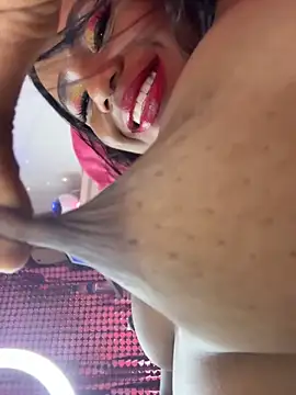 Chat +18 de AlisonHoot69 ao vivo
