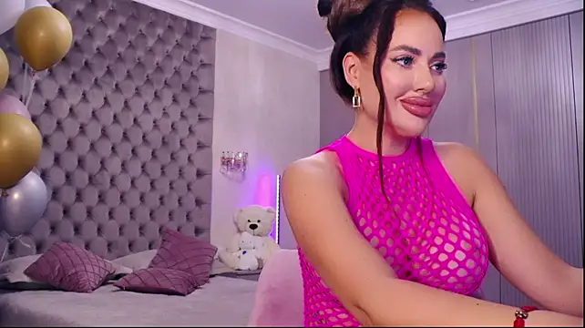 Chat +18 de TianaPosh ao vivo