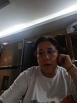 Chat +18 de Avril_xxx ao vivo