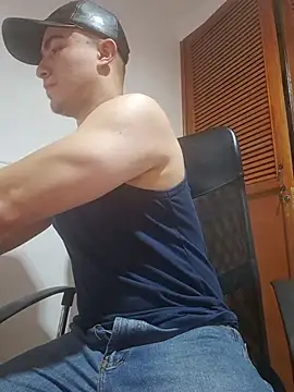 TouchDaddy4 Adlı Modelin Canlı XXX Sohbeti