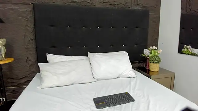 KattieTylorn Live XXX chat
