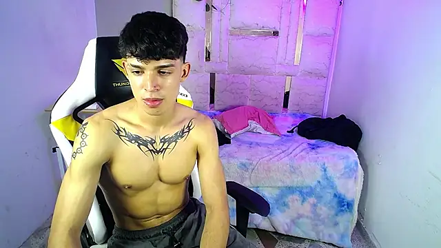 Liom_Gym élő XXX-chatje