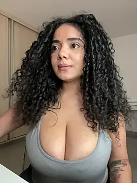 Chat +18 de Curlyierr ao vivo