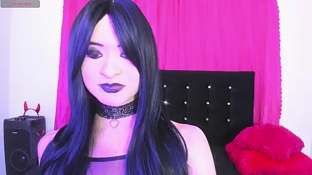 Czat XXX na żywo – cutenaked_8