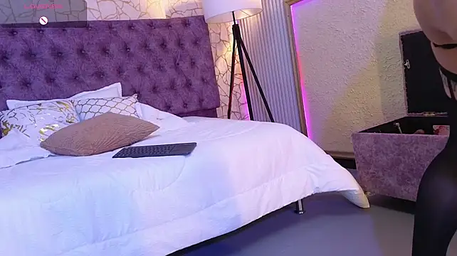 Онлайн чат XXX EMILYY_FOXY