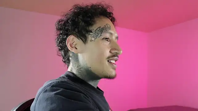 trieoneのライブXXXチャット