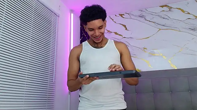kai_storm77 Adlı Modelin Canlı XXX Sohbeti