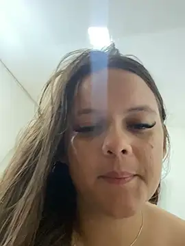 Chat +18 de Laryssinha_69 ao vivo