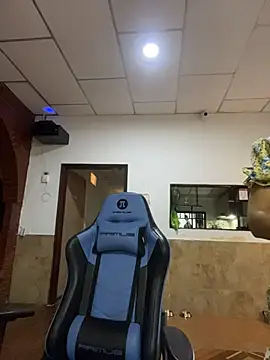 Онлайн чат XXX aisha_k