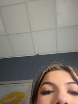 دردشة AngelBlushXXX الجنسية المباشرة