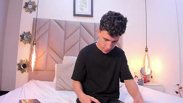 MaxLeonsn Live XXX chat