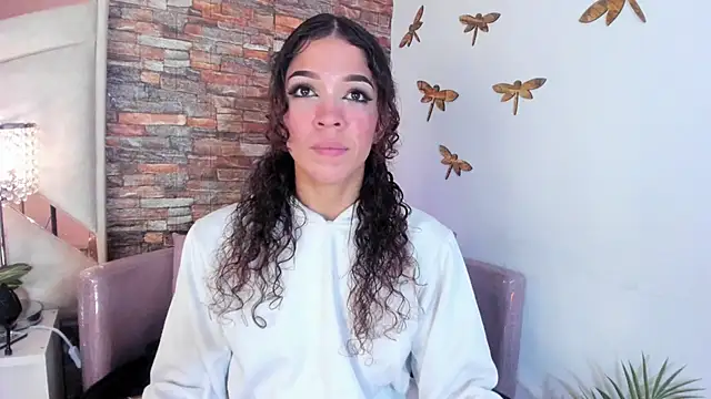 Chat +18 de evelyn__rose1 ao vivo