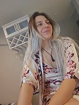 צ'אט XXX בשידור חי של ScarletsWeb