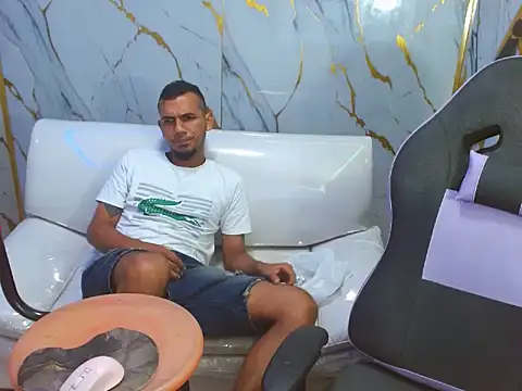 XXX chat uživo modela hottercouple18