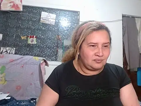 Perla1981-- Live XXX Chat