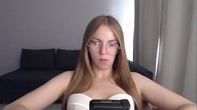 HitGyrl Adlı Modelin Canlı XXX Sohbeti