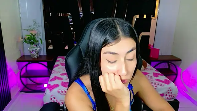 KattiSQUIRTTx's Live XXX Chat