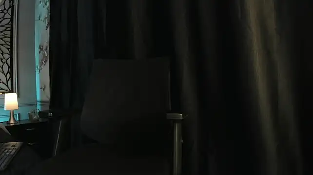 adrian_black86306's Live XXX Chat